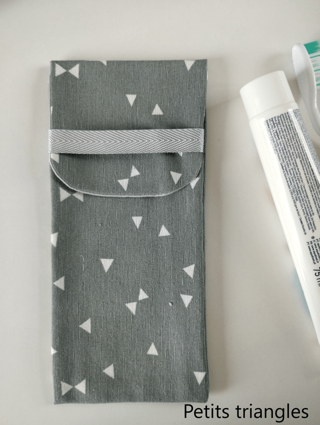 Pochette à brosse à dent