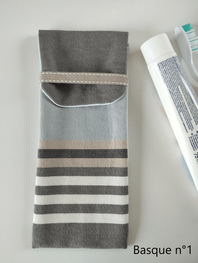 Pochette à brosse à dent
