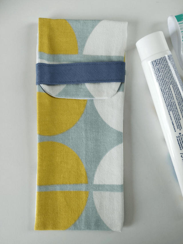 Pochette à brosse à dent